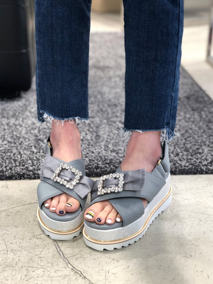 <b><p>Shu Comma Bonnie Sabrina sandal DG2AM17009GRY</p></b><b><p>シューコンマみる サブリナ サンダル DG2AM17009GRY 利用率の高い 夏</p></b><br /><br /><p align='center'>