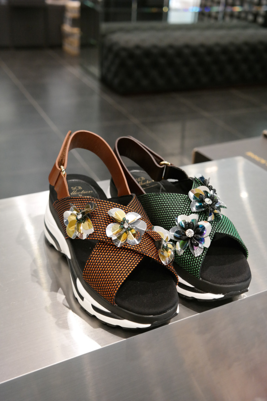 <b><p>Shu Comma Bonnie Retro Mo sandal DG2AM17022GRN</p></b><b><p>シューコンマみる レトロ ムード サンダル DG2AM17022GRN ラブリーな</p></b><br /><br /><p align='center'>