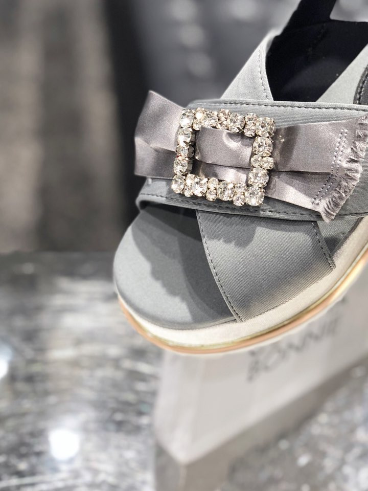 <b><p>Shu Comma Bonnie Sabrina sandal DG2AM17009GRY</p></b><b><p>シューコンマみる サブリナ サンダル DG2AM17009GRY 利用率の高い 夏</p></b><br /><br /><p align='center'>