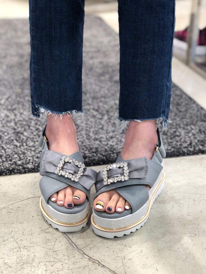 <b><p>Shu Comma Bonnie Sabrina sandal DG2AM17009GRY</p></b><b><p>シューコンマみる サブリナ サンダル DG2AM17009GRY 利用率の高い 夏</p></b><br /><br /><p align='center'>