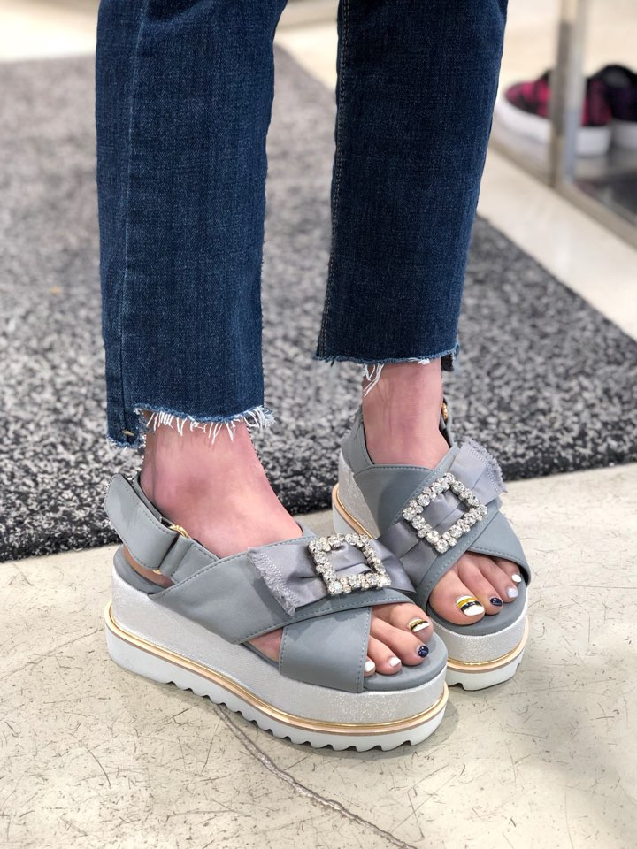 <b><p>Shu Comma Bonnie Sabrina sandal DG2AM17009GRY</p></b><b><p>シューコンマみる サブリナ サンダル DG2AM17009GRY 利用率の高い 夏</p></b><br /><br /><p align='center'>