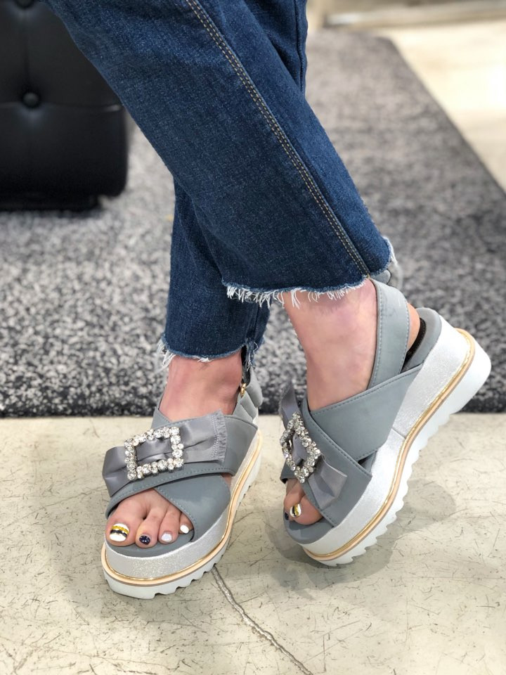 <b><p>Shu Comma Bonnie Sabrina sandal DG2AM17009GRY</p></b><b><p>シューコンマみる サブリナ サンダル DG2AM17009GRY 利用率の高い 夏</p></b><br /><br /><p align='center'>