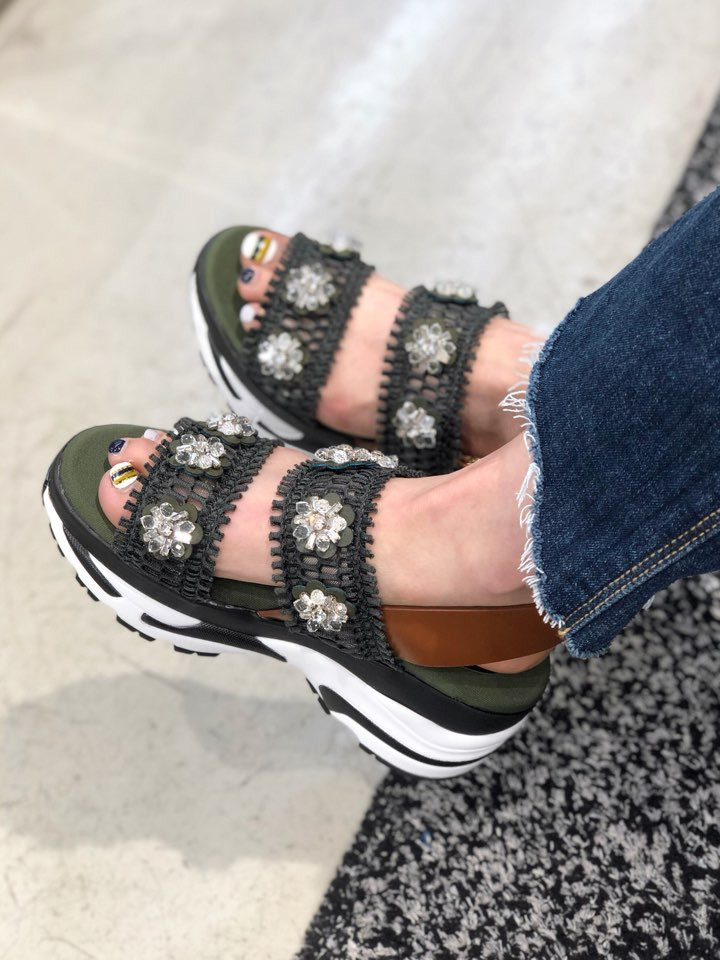 <b><p>Shu Comma Bonnie Heybee sandal DG2AM17026KHI</p></b><b><p>シューコンマみる ミツバチ サンダル DG2AM17026KHI 利用率の高い 夏</p></b><br /><br /><p align='center'>