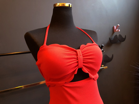 <b><p>Mourning Halter wave noki one piece swimsuit</p></b><b><p>無排 ホルターネック 波 ウェーブ モノキニ ワンピース 水着 4色 薄い見える</p></b><br /><br /><p align='center'>