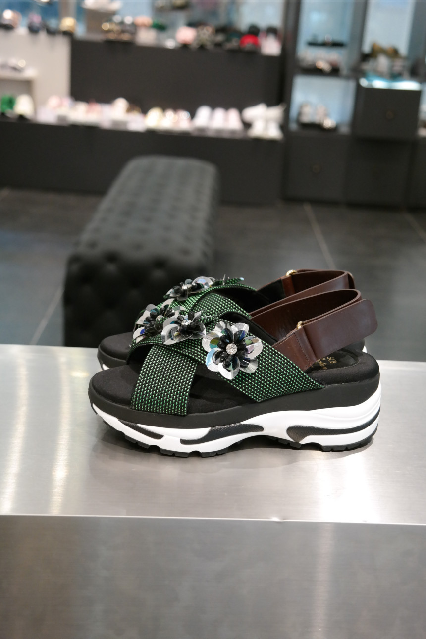 <b><p>Shu Comma Bonnie Retro Mo sandal DG2AM17022GRN</p></b><b><p>シューコンマみる レトロ ムード サンダル DG2AM17022GRN ラブリーな</p></b><br /><br /><p align='center'>