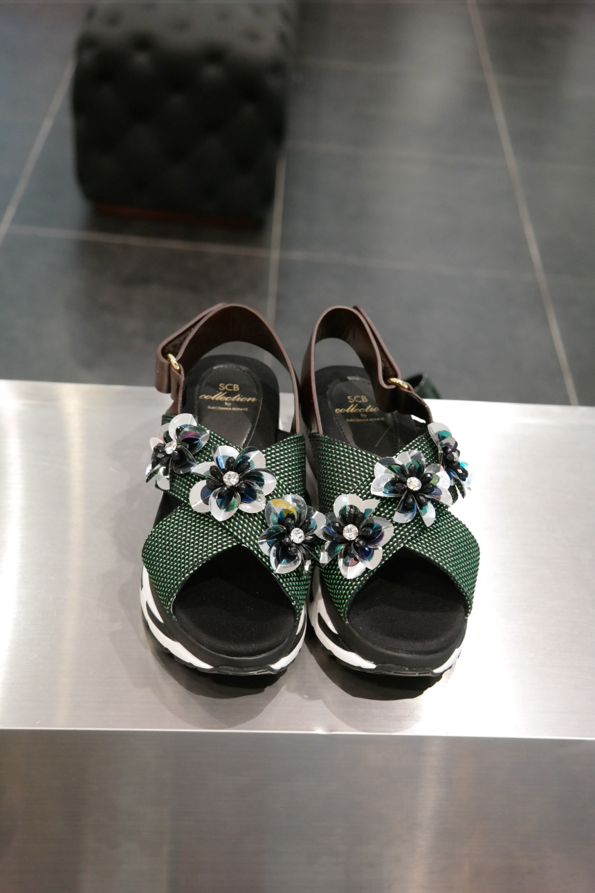 <b><p>Shu Comma Bonnie Retro Mo sandal DG2AM17022GRN</p></b><b><p>シューコンマみる レトロ ムード サンダル DG2AM17022GRN ラブリーな</p></b><br /><br /><p align='center'>