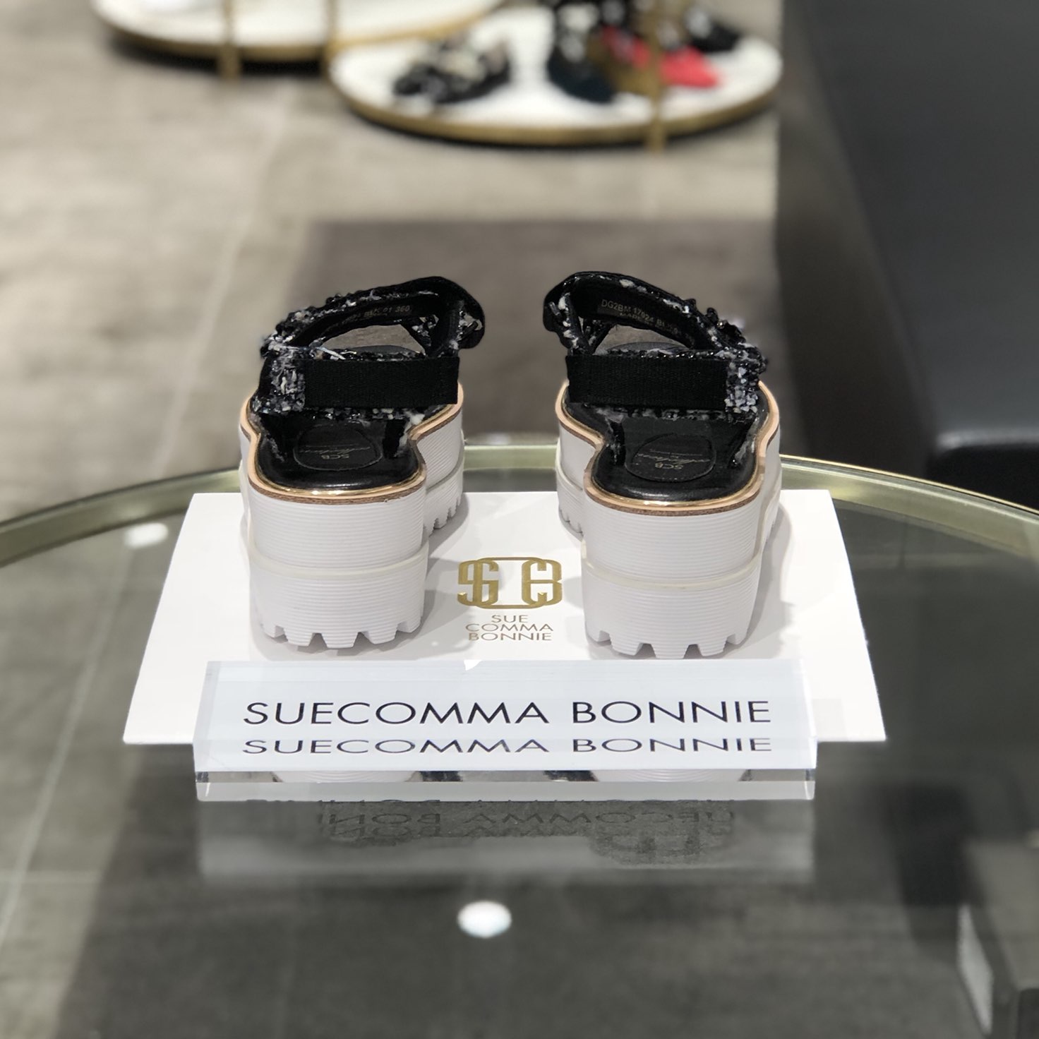 <b><p>Shu Comma Bonnie Jewelry ted platform sandal</p></b><b><p>シューコンマみる ジュエリー ツイード プラットフォーム サンダル DG2BM17024BLK</p></b><br /><br /><p align='center'>