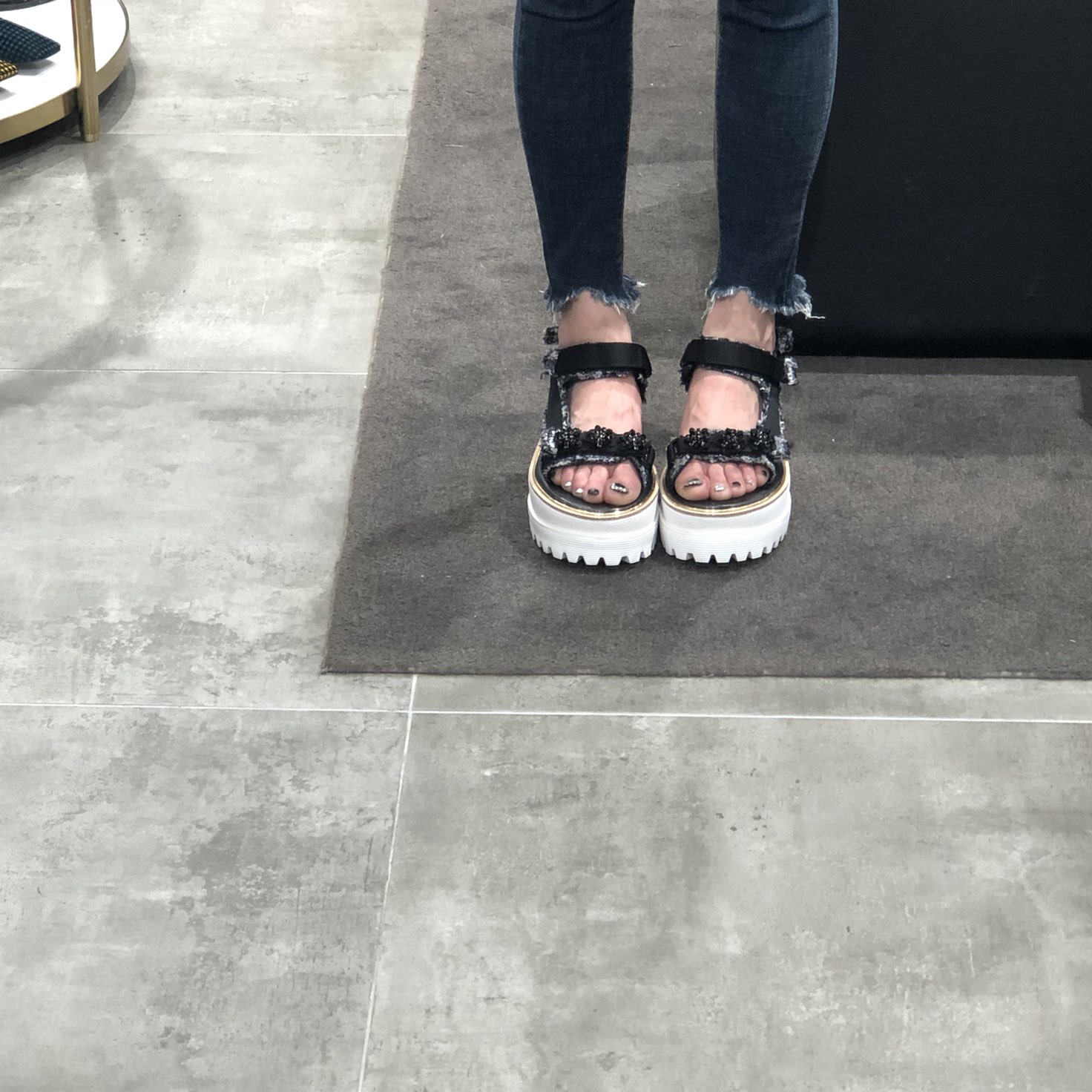 <b><p>Shu Comma Bonnie Jewelry ted platform sandal</p></b><b><p>シューコンマみる ジュエリー ツイード プラットフォーム サンダル DG2BM17024BLK</p></b><br /><br /><p align='center'>