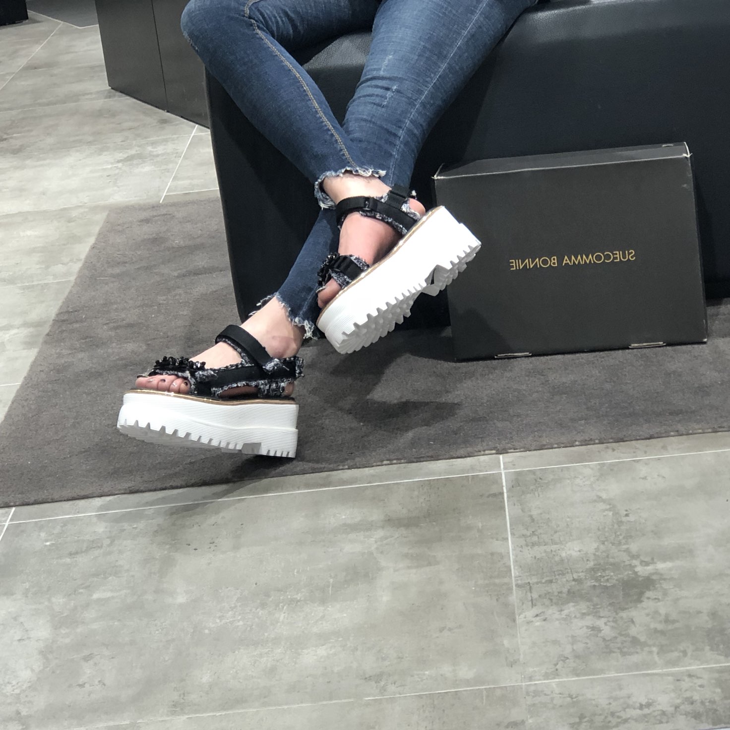 <b><p>Shu Comma Bonnie Jewelry ted platform sandal</p></b><b><p>シューコンマみる ジュエリー ツイード プラットフォーム サンダル DG2BM17024BLK</p></b><br /><br /><p align='center'>