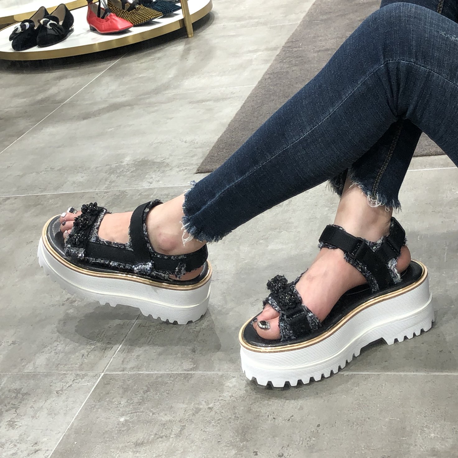 <b><p>Shu Comma Bonnie Jewelry ted platform sandal</p></b><b><p>シューコンマみる ジュエリー ツイード プラットフォーム サンダル DG2BM17024BLK</p></b><br /><br /><p align='center'>