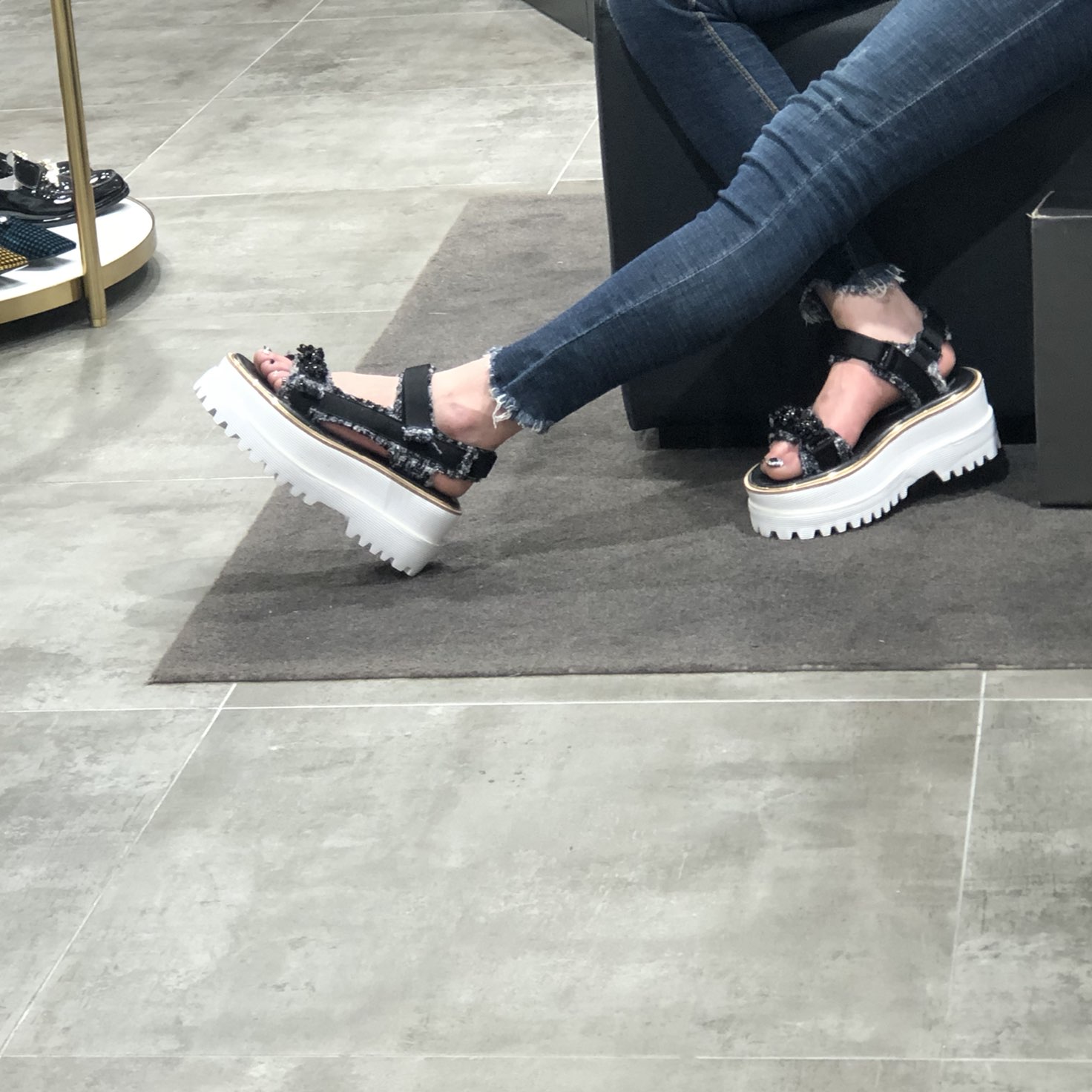 <b><p>Shu Comma Bonnie Jewelry ted platform sandal</p></b><b><p>シューコンマみる ジュエリー ツイード プラットフォーム サンダル DG2BM17024BLK</p></b><br /><br /><p align='center'>