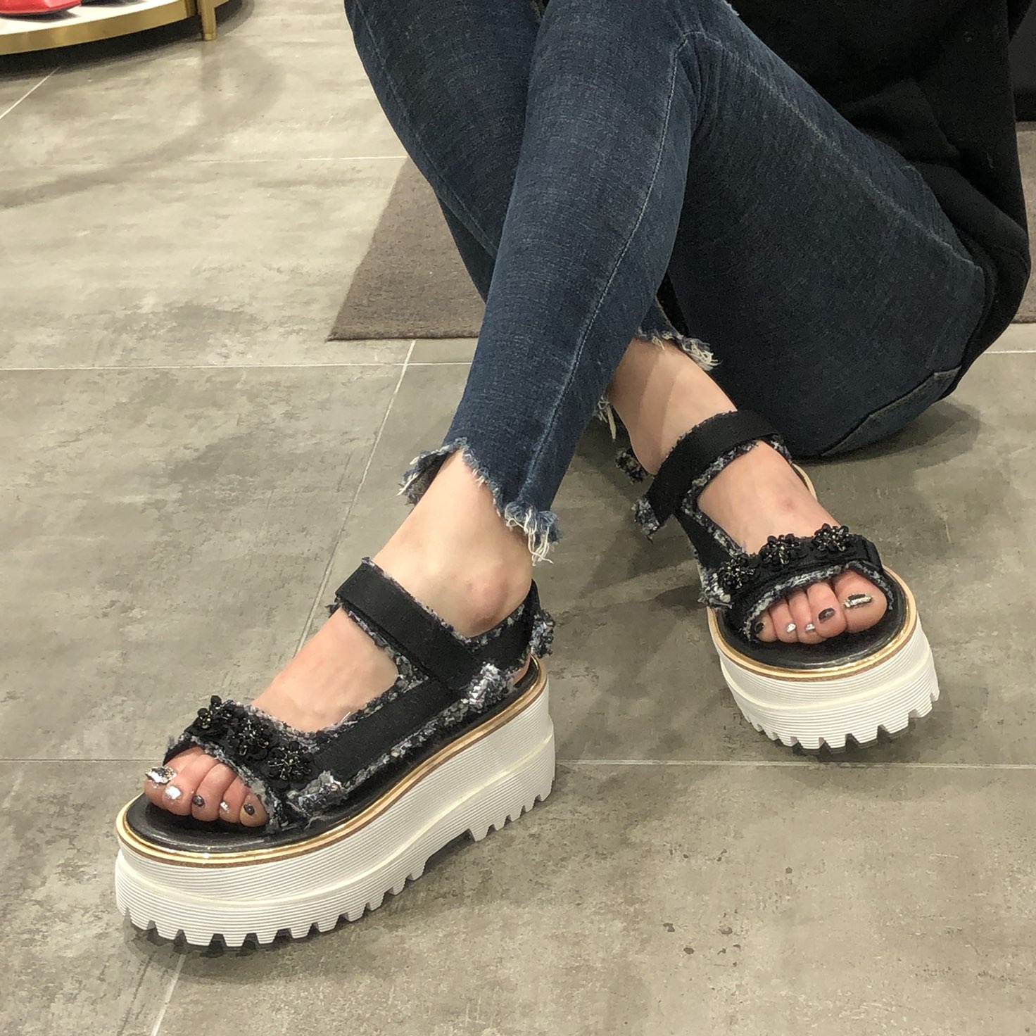 <b><p>Shu Comma Bonnie Jewelry ted platform sandal</p></b><b><p>シューコンマみる ジュエリー ツイード プラットフォーム サンダル DG2BM17024BLK</p></b><br /><br /><p align='center'>