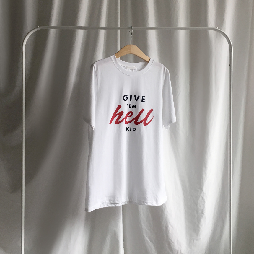 <b><p>Roulette Lring Short seves T-shi 2col Flame</p></b><b><p>ルーズフィット レタリング 半袖 Tシャツ 2col 捺染 印刷 英語 女性のラウンドティー</p></b><br /><br /><p align='center'>