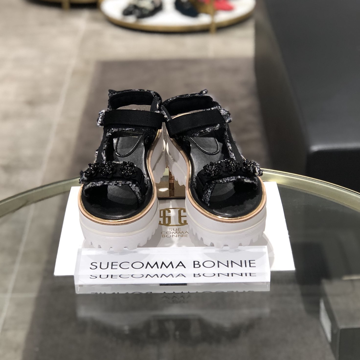 <b><p>Shu Comma Bonnie Jewelry ted platform sandal</p></b><b><p>シューコンマみる ジュエリー ツイード プラットフォーム サンダル DG2BM17024BLK</p></b><br /><br /><p align='center'>