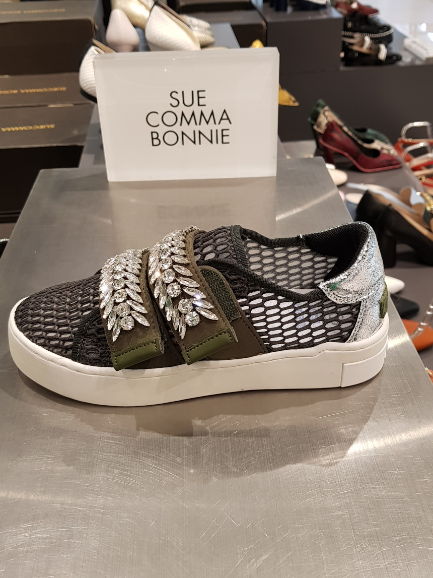 <b><p>Shu Comma Bonnie melody Sneakers khi DG4DX17068KHI</p></b><b><p>シューコンマみる メロディ スニーカー DG4DX17068KHI 爽やかポイント</p></b><br /><br /><p align='center'>