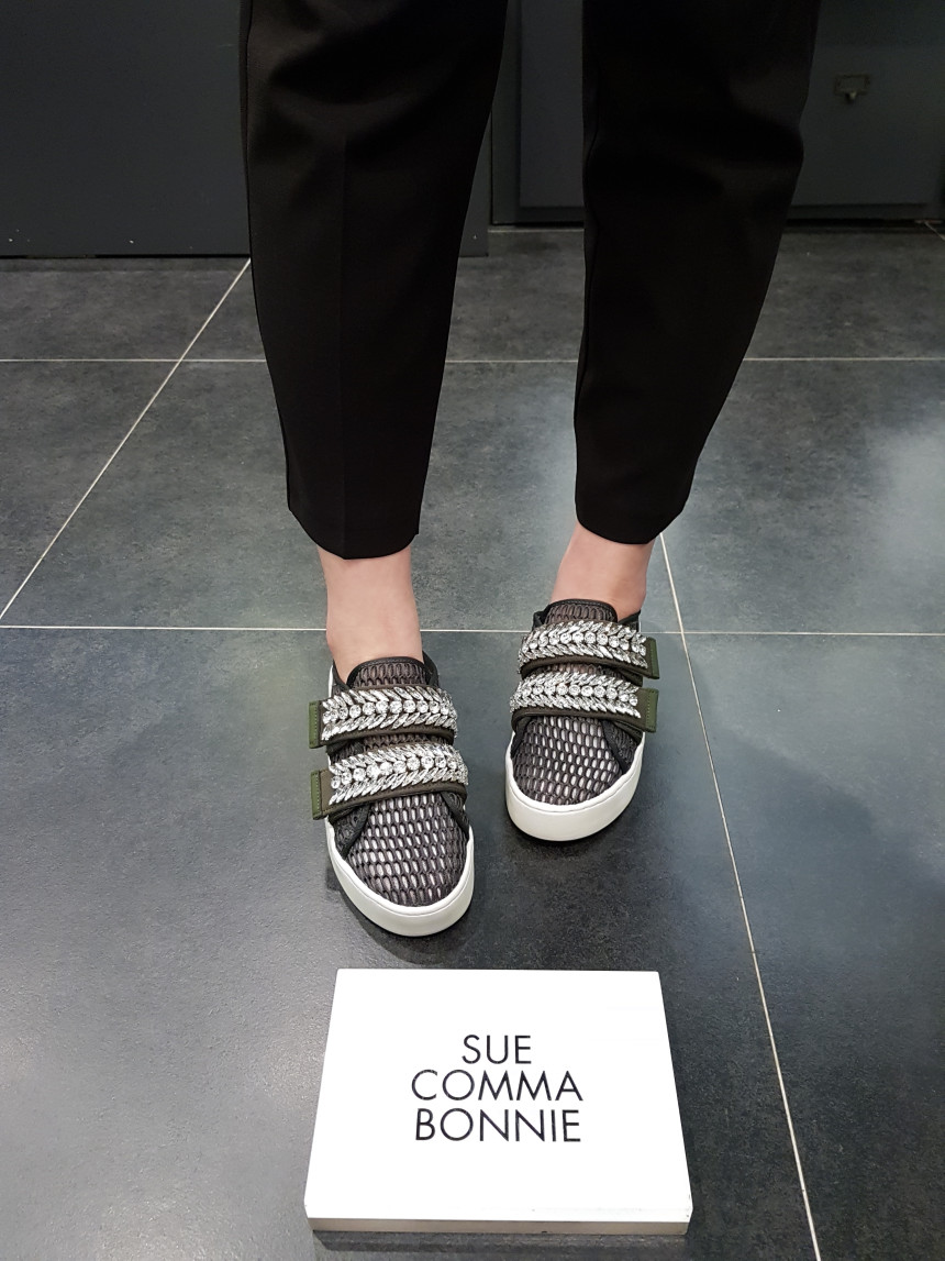 <b><p>Shu Comma Bonnie melody Sneakers khi DG4DX17068KHI</p></b><b><p>シューコンマみる メロディ スニーカー DG4DX17068KHI 爽やかポイント</p></b><br /><br /><p align='center'>