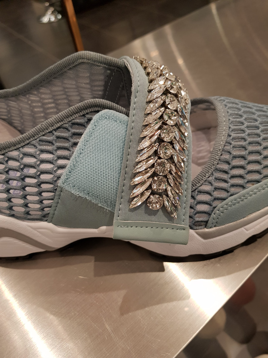 <b><p>Shu Comma Bonnie melody Slip- blue DG4DX17066BLU</p></b><b><p>シューコンマみる メロディ スリップオン ブルー DG4DX17066BLU 爽やかポイント</p></b><br /><br /><p align='center'>