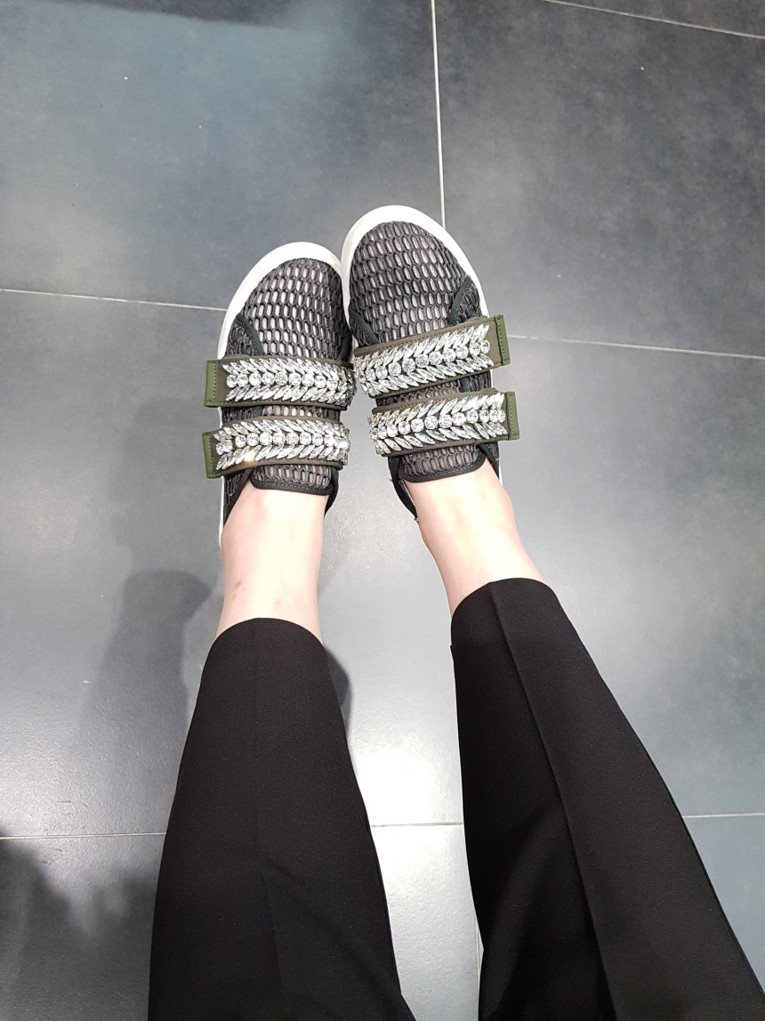 <b><p>Shu Comma Bonnie melody Sneakers khi DG4DX17068KHI</p></b><b><p>シューコンマみる メロディ スニーカー DG4DX17068KHI 爽やかポイント</p></b><br /><br /><p align='center'>