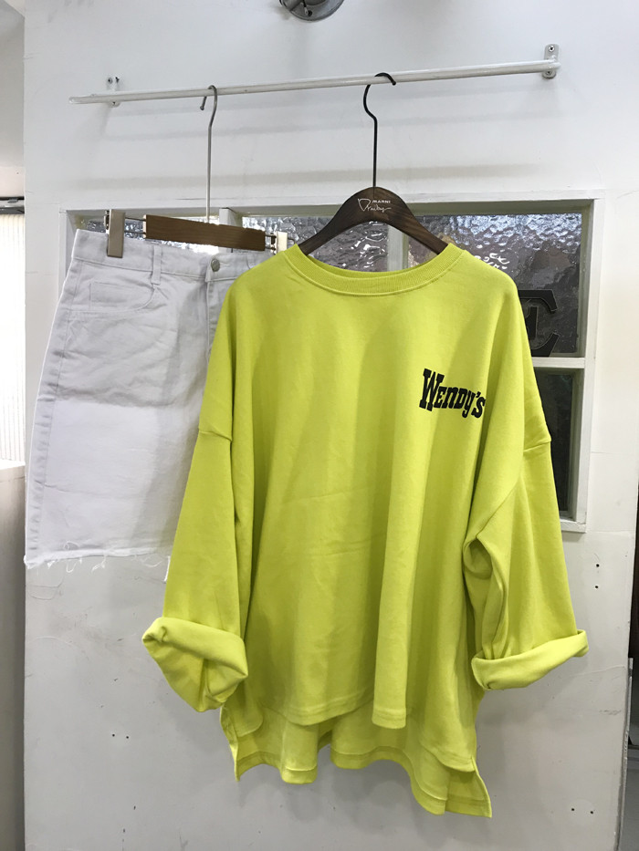 <b><p>Wendy Boxed T-sht Basic degn Color appeal</p></b><b><p>ウェンディ ボックスTシャツ ベーシなデザイン カラー感が引き立つ 大学生デイリール</p></b><br /><br /><p align='center'>