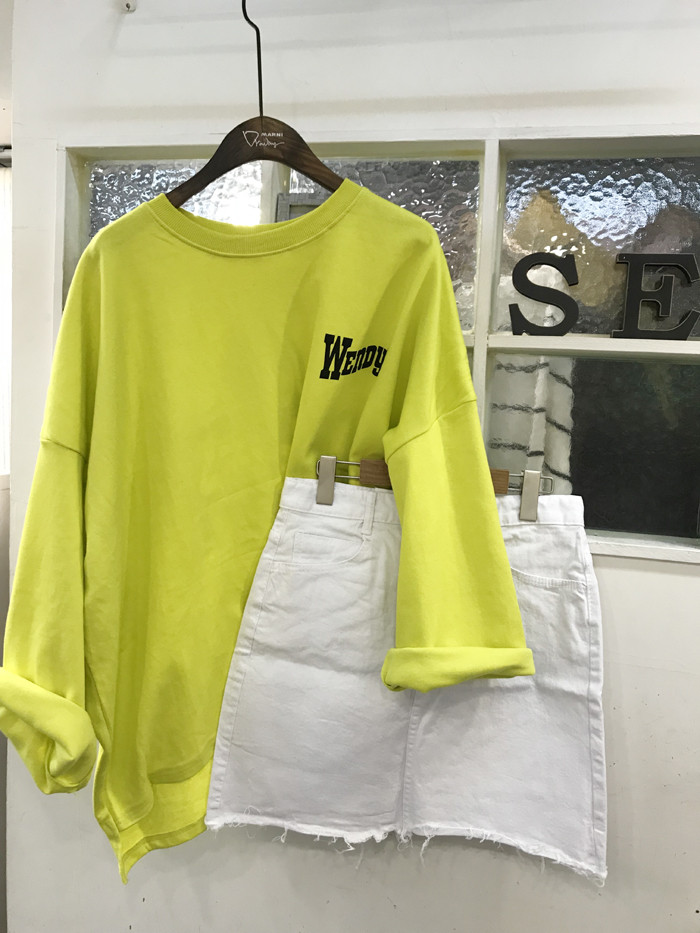 <b><p>Wendy Boxed T-sht Basic degn Color appeal</p></b><b><p>ウェンディ ボックスTシャツ ベーシなデザイン カラー感が引き立つ 大学生デイリール</p></b><br /><br /><p align='center'>