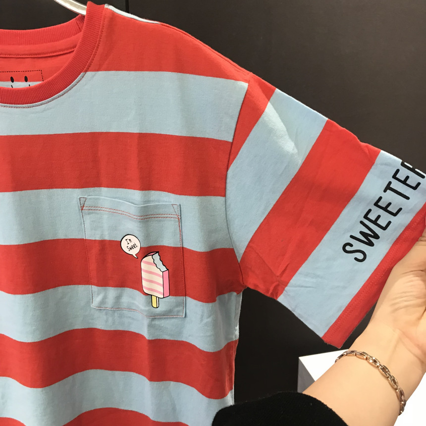 <b><p>The De Girls Tricolor Daggar stragy T-sht_TGRP8230</p></b><b><p>ザ・デイガールズ 三色 ダンガラ 戦略 Tシャツ_TGRP82306C サンコム甘く</p></b><br /><br /><p align='center'>