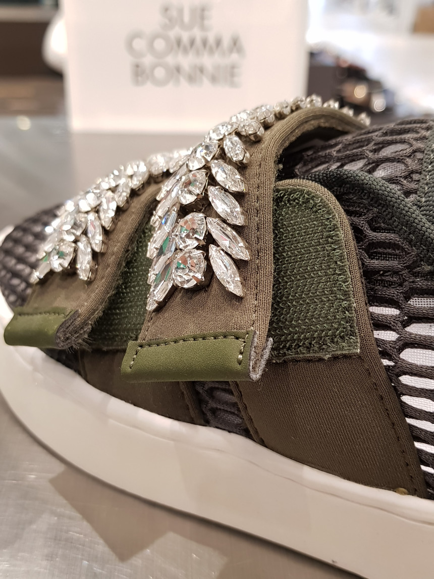 <b><p>Shu Comma Bonnie melody Sneakers khi DG4DX17068KHI</p></b><b><p>シューコンマみる メロディ スニーカー DG4DX17068KHI 爽やかポイント</p></b><br /><br /><p align='center'>