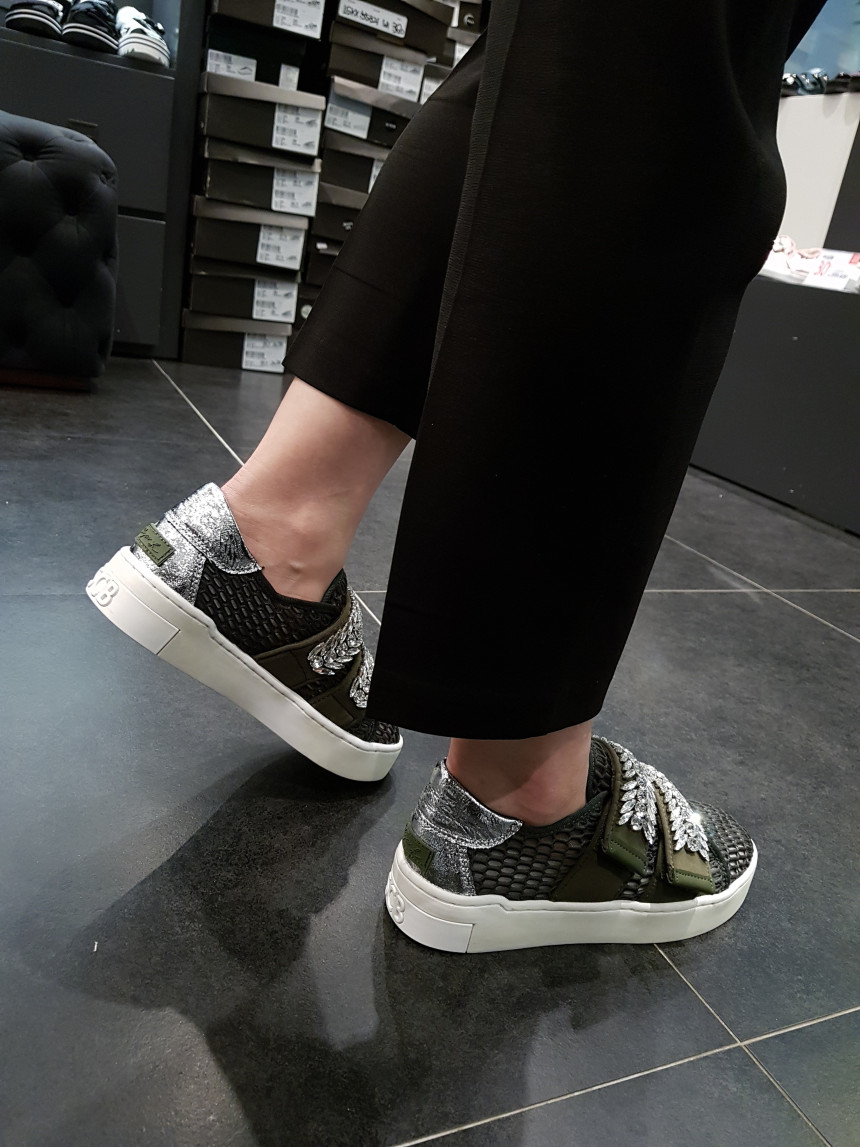 <b><p>Shu Comma Bonnie melody Sneakers khi DG4DX17068KHI</p></b><b><p>シューコンマみる メロディ スニーカー DG4DX17068KHI 爽やかポイント</p></b><br /><br /><p align='center'>