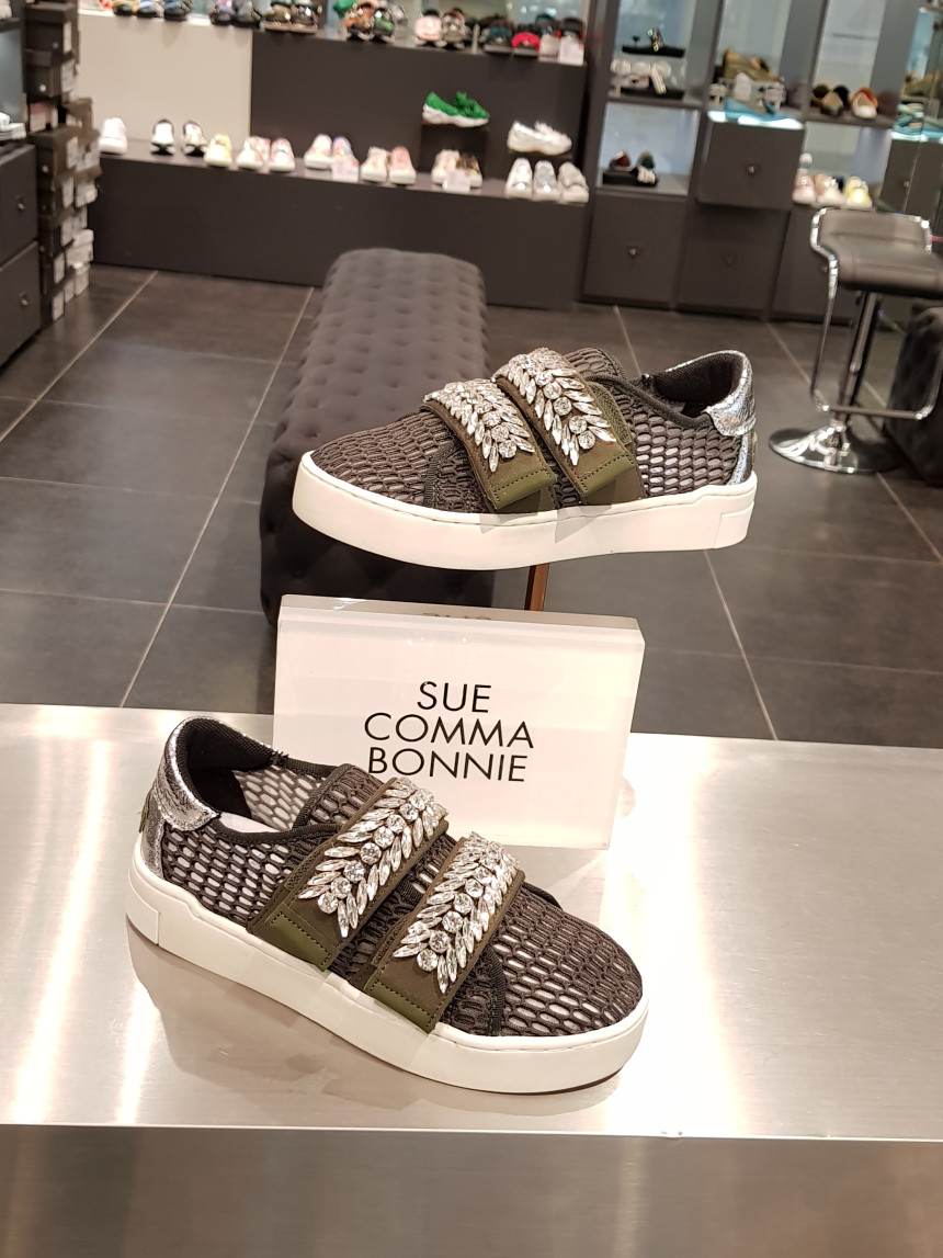 <b><p>Shu Comma Bonnie melody Sneakers khi DG4DX17068KHI</p></b><b><p>シューコンマみる メロディ スニーカー DG4DX17068KHI 爽やかポイント</p></b><br /><br /><p align='center'>