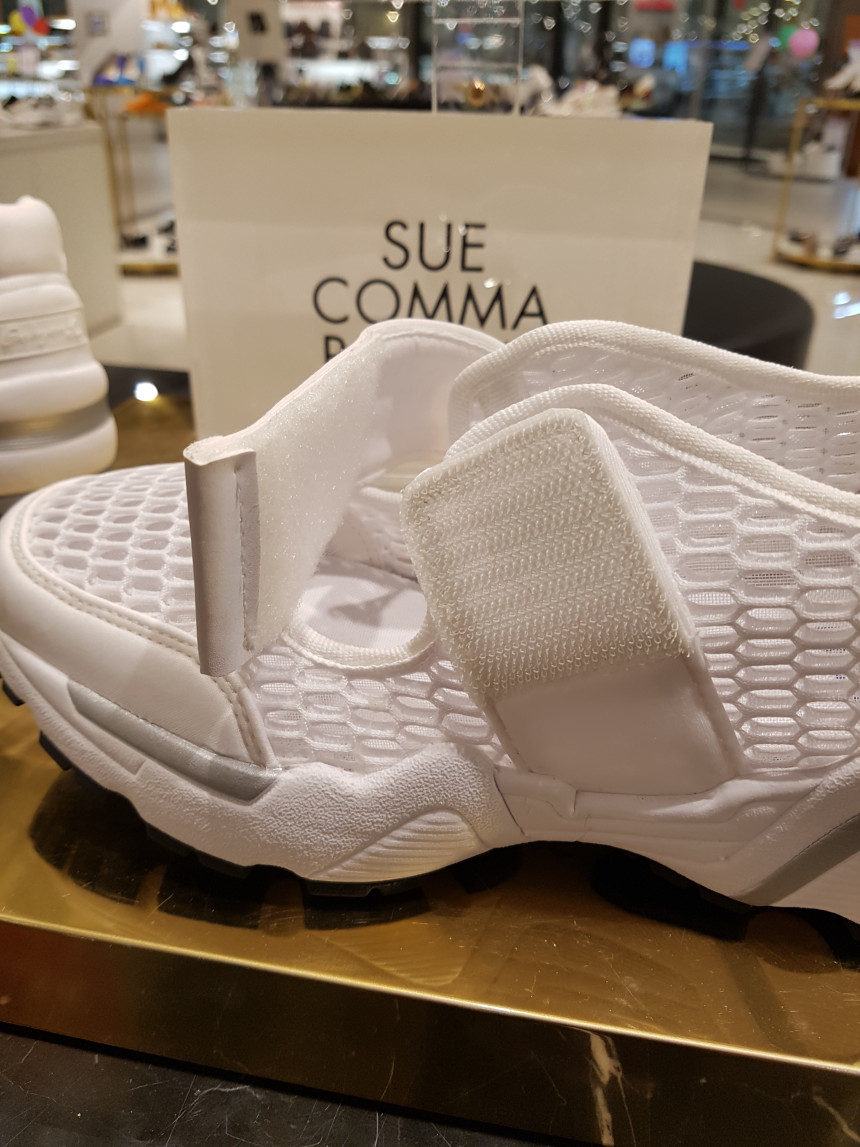 <b><p>Shu Comma Bonnie melody Slip- White DG4DX17066WHT</p></b><b><p>シューコンマみる メロディ スリップオン ホワイト DG4DX17066WHT 個性のある感じ</p></b><br /><br /><p align='center'>