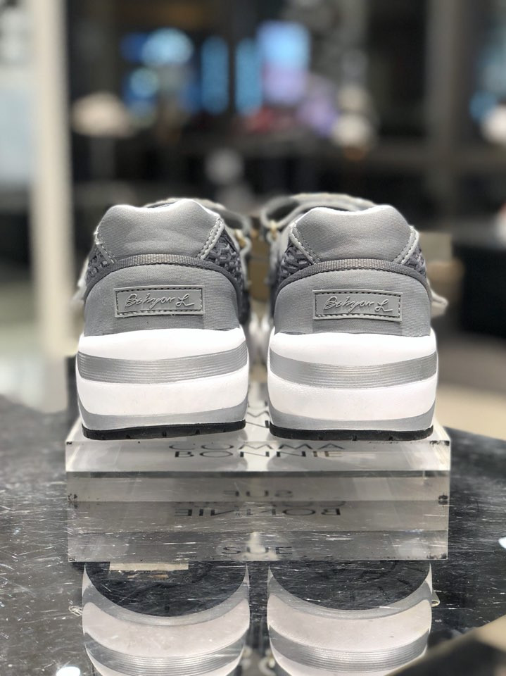 <b><p>Shu Comma Bonnie melody Mei Sneakers Gray</p></b><b><p>シューコンマみる メロディ メッ スニーカー グレー DG4DX17067GRY</p></b><br /><br /><p align='center'>