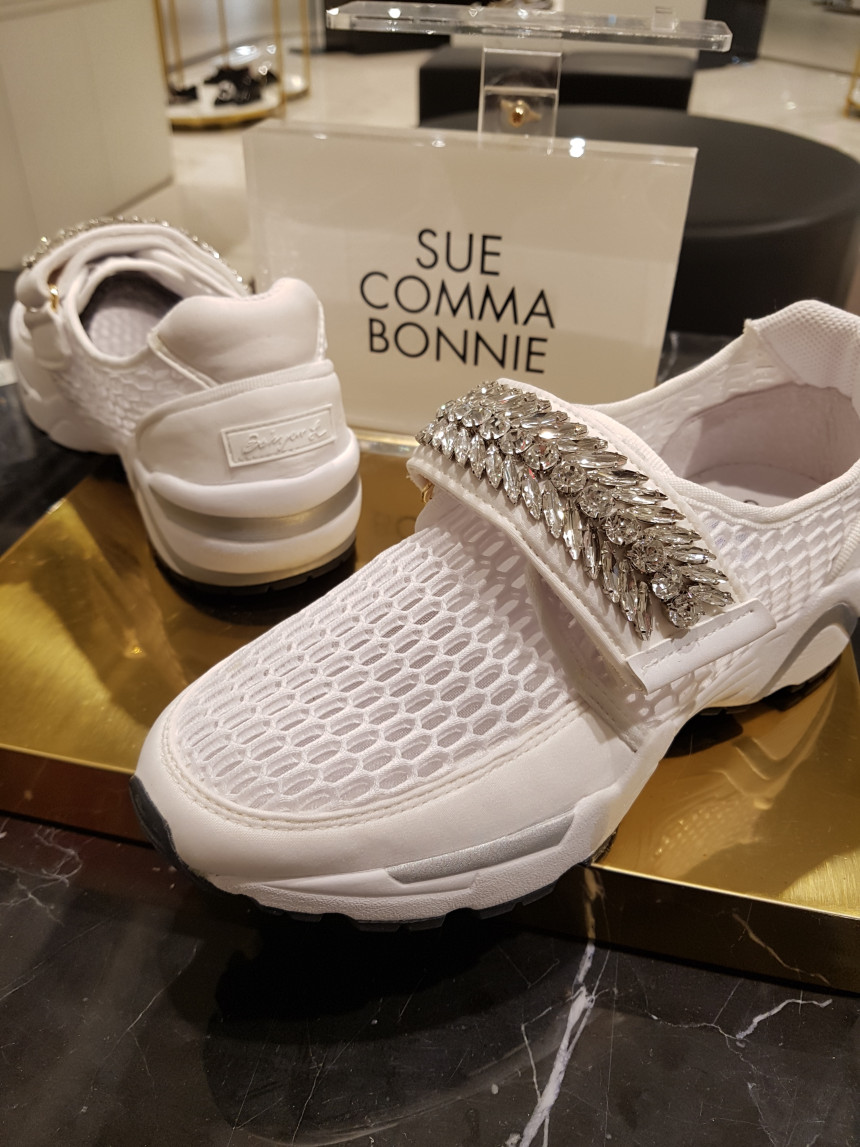 <b><p>Shu Comma Bonnie melody Sneakers White DG4DX17067W</p></b><b><p>シューコンマみる メロディ スニーカー ホワイト DG4DX17067WHT 個性のある感じ</p></b><br /><br /><p align='center'>