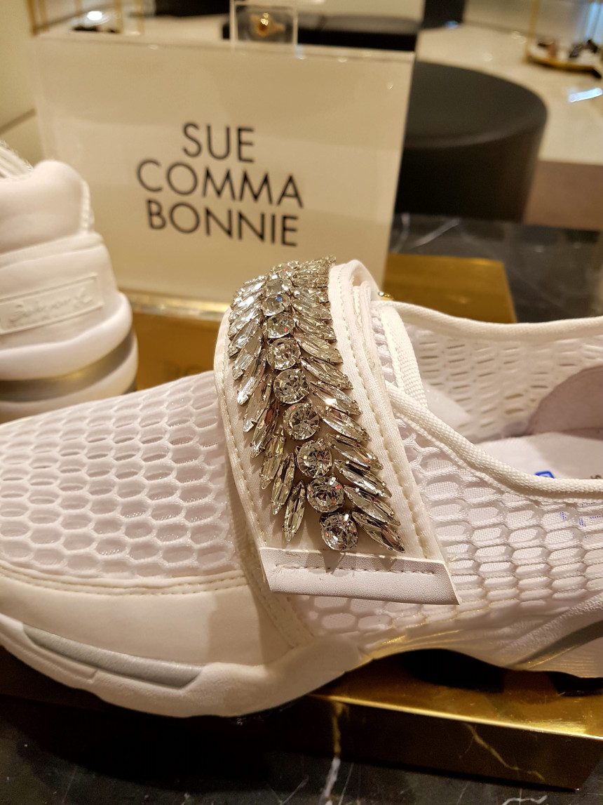 <b><p>Shu Comma Bonnie melody Sneakers White DG4DX17067W</p></b><b><p>シューコンマみる メロディ スニーカー ホワイト DG4DX17067WHT 個性のある感じ</p></b><br /><br /><p align='center'>