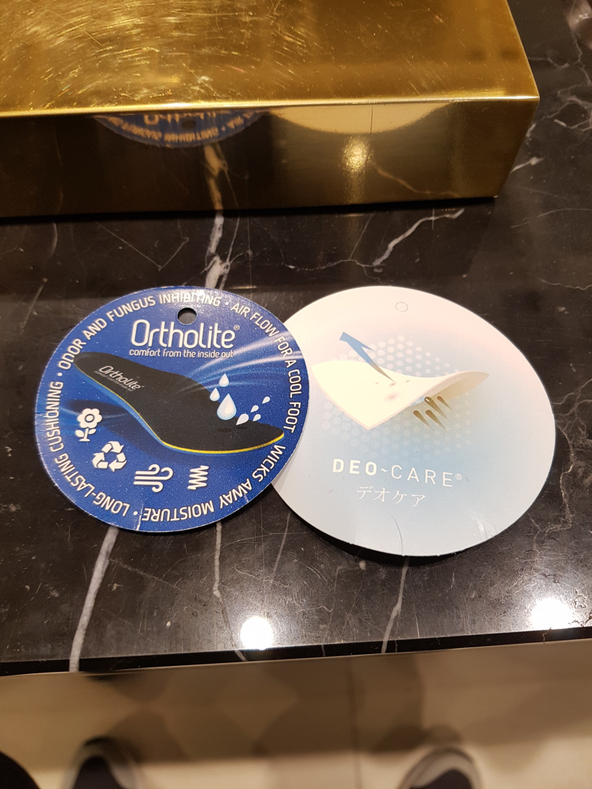 <b><p>Shu Comma Bonnie melody Slip- White DG4DX17066WHT</p></b><b><p>シューコンマみる メロディ スリップオン ホワイト DG4DX17066WHT 個性のある感じ</p></b><br /><br /><p align='center'>