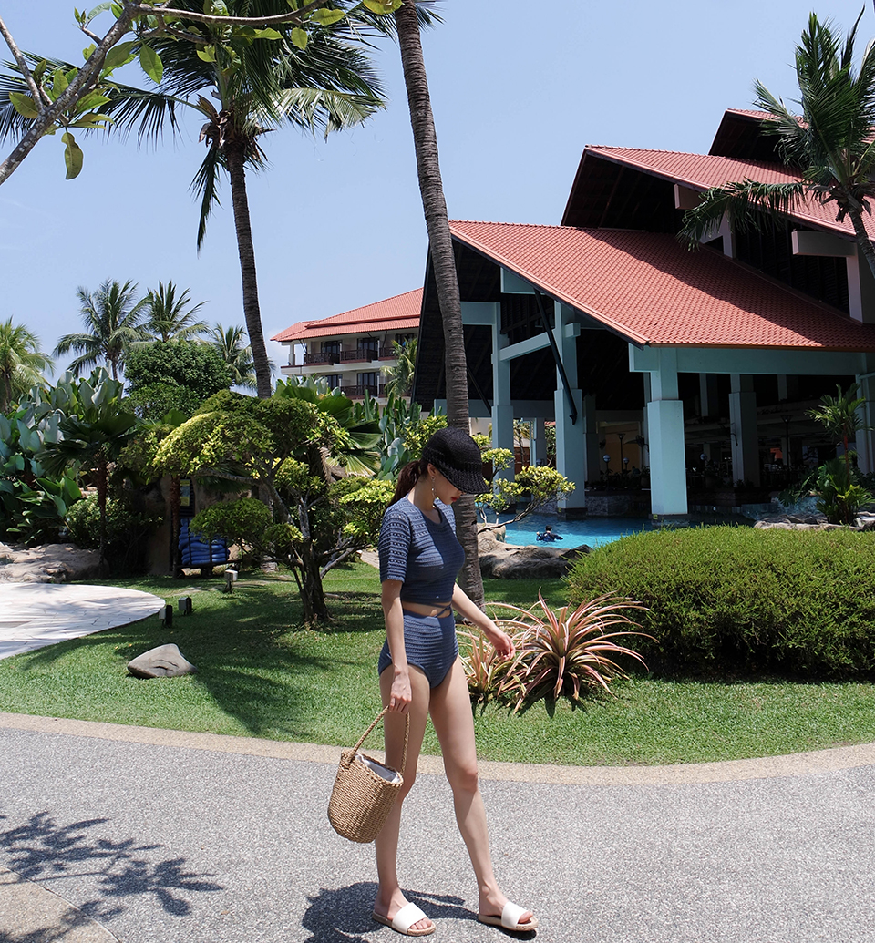 <b><p>innocence reversal Backless Short neat biki</p></b><b><p>清純 反転 バックレス 半袖 ニット ビキニ 3色 マグニフィセント ユニーク カジュアル水着</p></b><br /><br /><p align='center'>