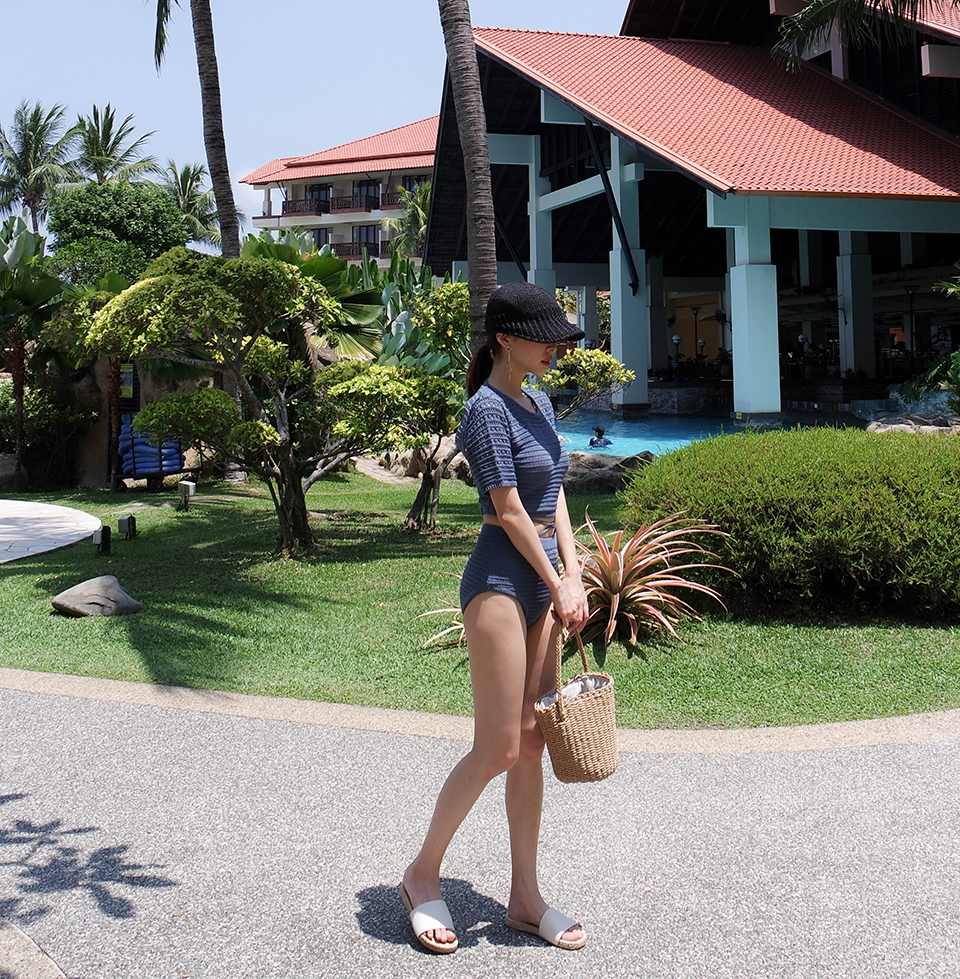 <b><p>innocence reversal Backless Short neat biki</p></b><b><p>清純 反転 バックレス 半袖 ニット ビキニ 3色 マグニフィセント ユニーク カジュアル水着</p></b><br /><br /><p align='center'>