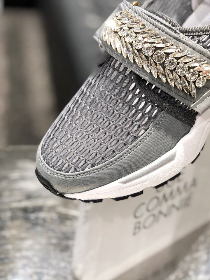 <b><p>Shu Comma Bonnie melody Mei Sneakers Gray</p></b><b><p>シューコンマみる メロディ メッ スニーカー グレー DG4DX17067GRY</p></b><br /><br /><p align='center'>