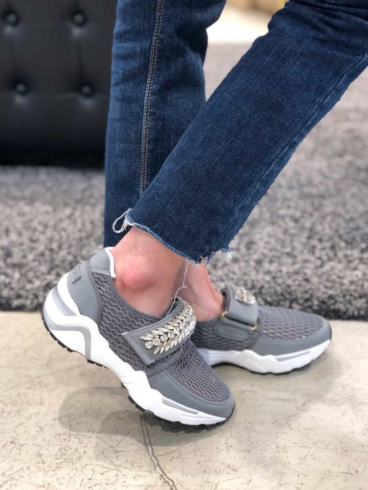 <b><p>Shu Comma Bonnie melody Mei Sneakers Gray</p></b><b><p>シューコンマみる メロディ メッ スニーカー グレー DG4DX17067GRY</p></b><br /><br /><p align='center'>