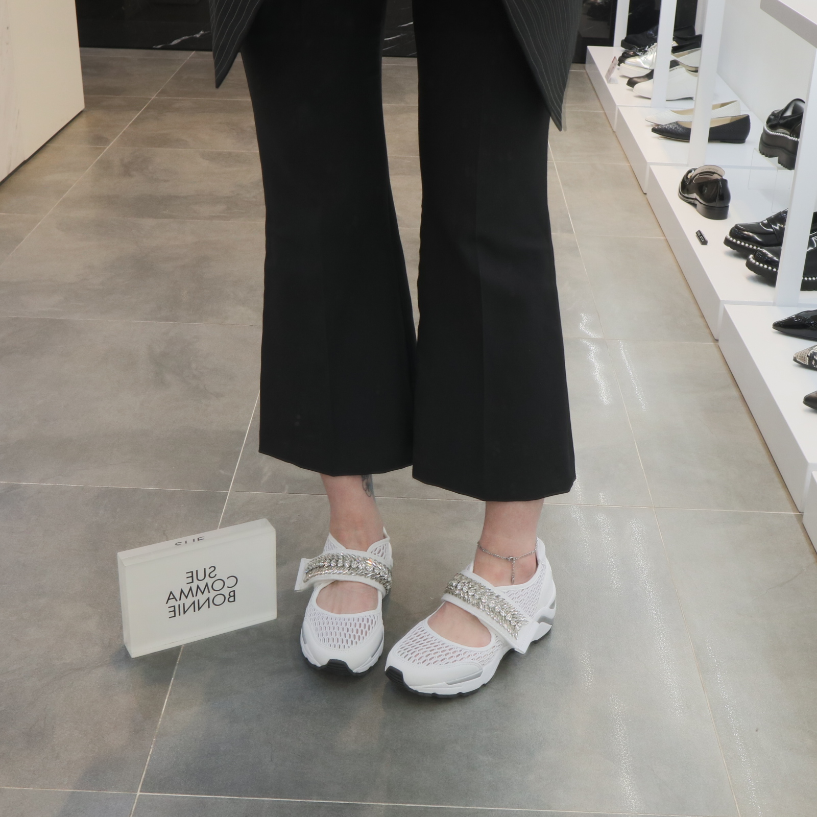 <b><p>Shu Comma Bonnie Mary Jane melody Slip- 5CM</p></b><b><p>シューコンマみる メアリー・ジェーン メロディ スリップオン 5CM ホワイト DG4DX17066</p></b><br /><br /><p align='center'>