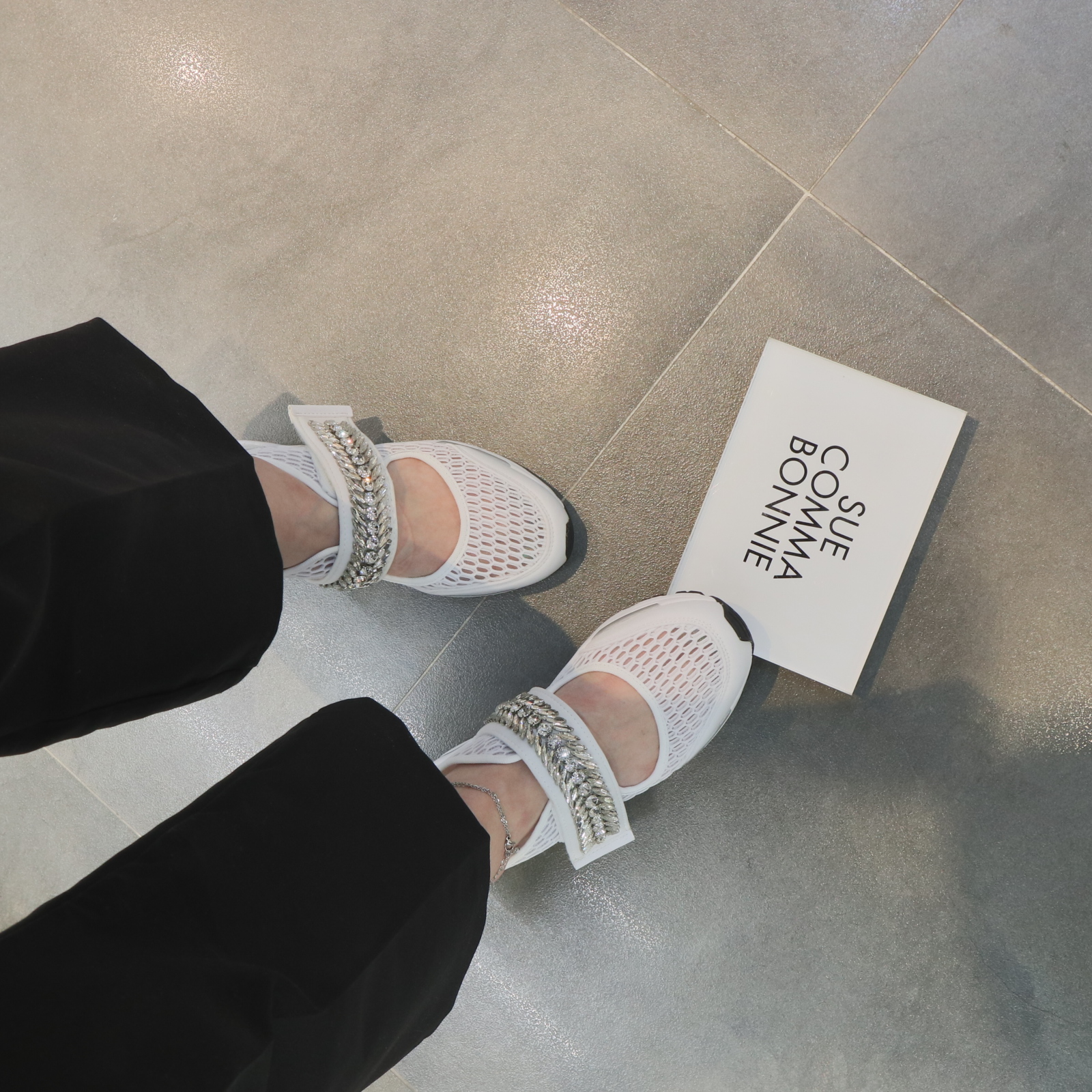 <b><p>Shu Comma Bonnie Mary Jane melody Slip- 5CM</p></b><b><p>シューコンマみる メアリー・ジェーン メロディ スリップオン 5CM ホワイト DG4DX17066</p></b><br /><br /><p align='center'>