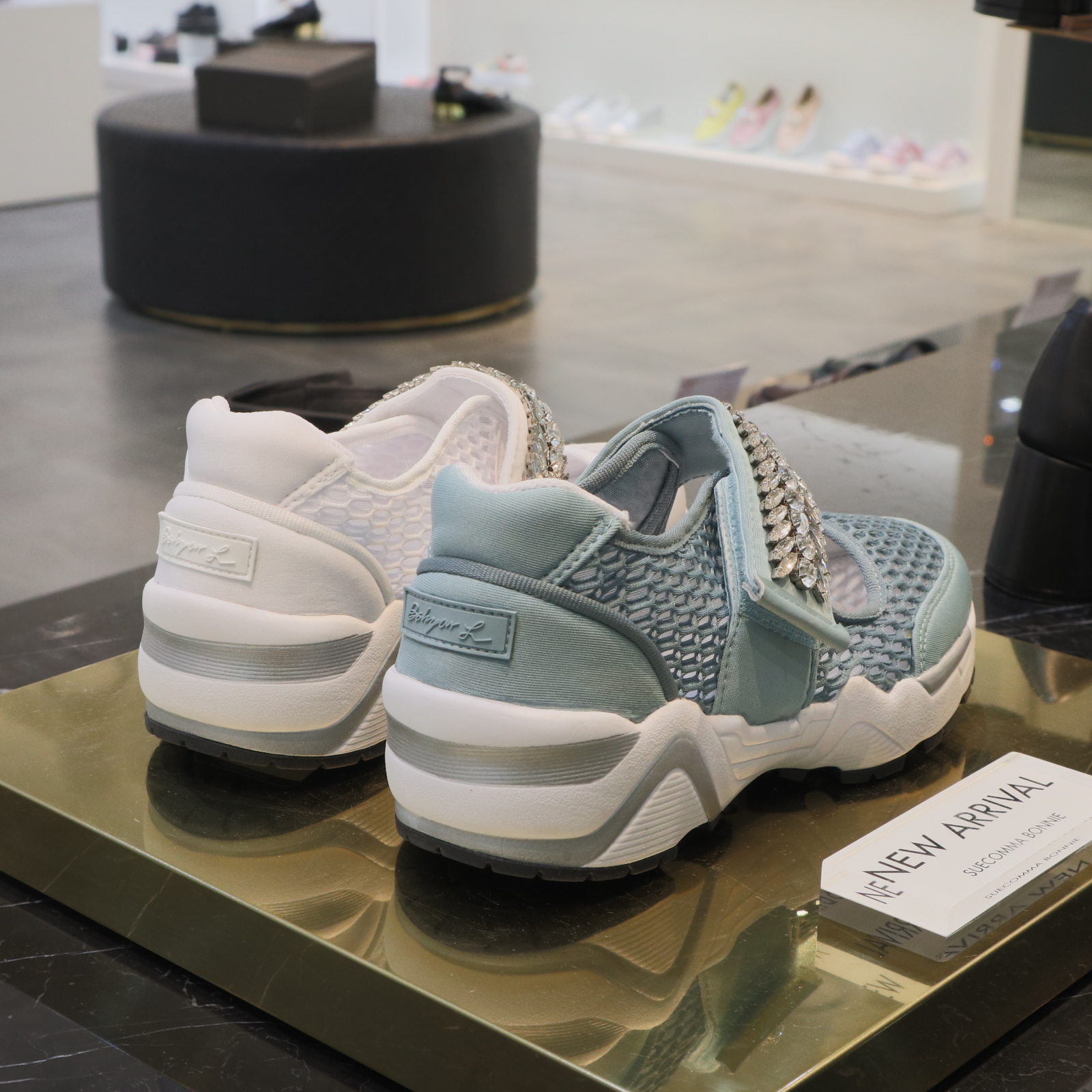 <b><p>Shu Comma Bonnie Mary Jane melody Slip- 5CM</p></b><b><p>シューコンマみる メアリー・ジェーン メロディ スリップオン 5CM ホワイト DG4DX17066</p></b><br /><br /><p align='center'>