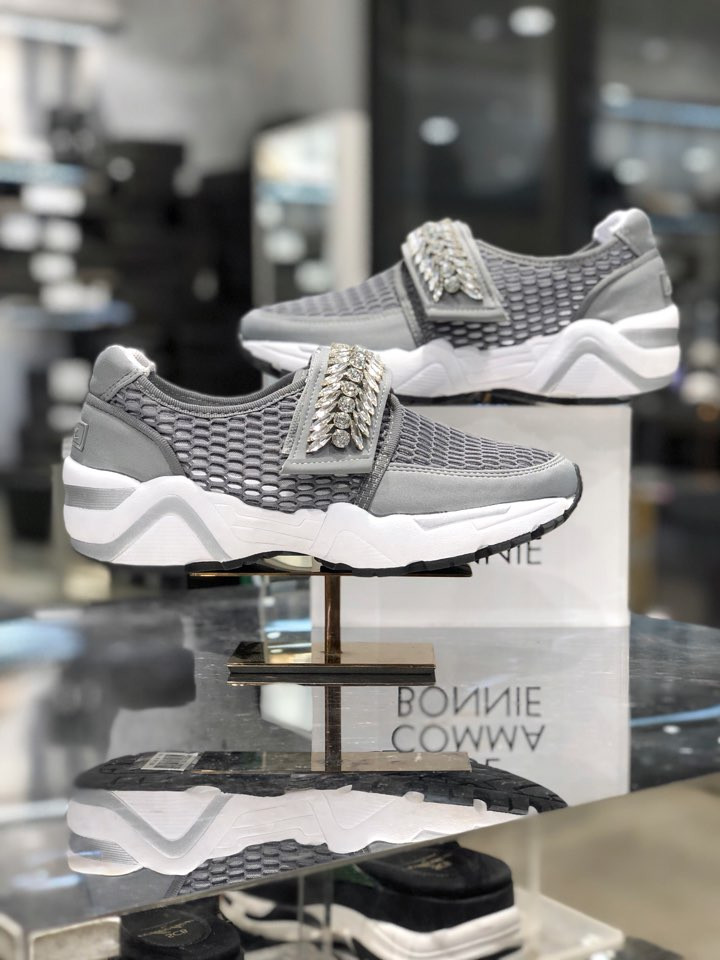 <b><p>Shu Comma Bonnie melody Mei Sneakers Gray</p></b><b><p>シューコンマみる メロディ メッ スニーカー グレー DG4DX17067GRY</p></b><br /><br /><p align='center'>