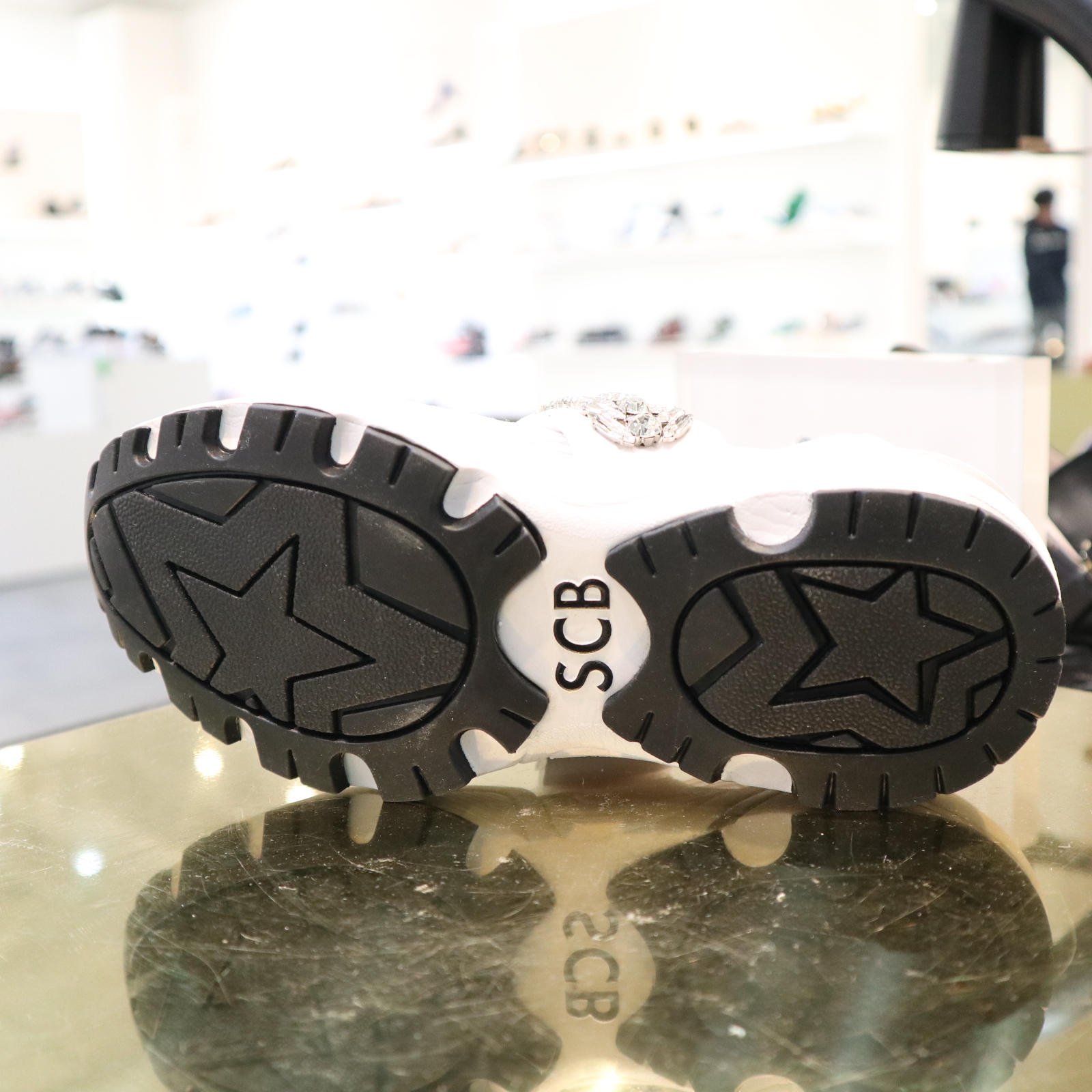 <b><p>Shu Comma Bonnie Mary Jane melody Slip- 5CM</p></b><b><p>シューコンマみる メアリー・ジェーン メロディ スリップオン 5CM ホワイト DG4DX17066</p></b><br /><br /><p align='center'>