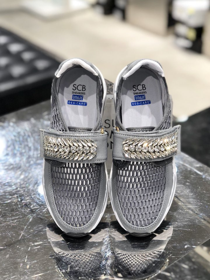 <b><p>Shu Comma Bonnie melody Mei Sneakers Gray</p></b><b><p>シューコンマみる メロディ メッ スニーカー グレー DG4DX17067GRY</p></b><br /><br /><p align='center'>