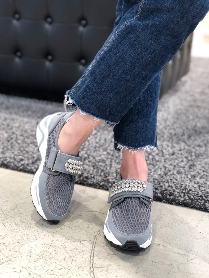 <b><p>Shu Comma Bonnie melody Mei Sneakers Gray</p></b><b><p>シューコンマみる メロディ メッ スニーカー グレー DG4DX17067GRY</p></b><br /><br /><p align='center'>