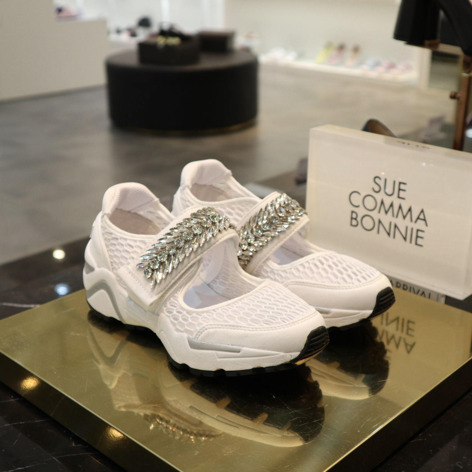 <b><p>Shu Comma Bonnie Mary Jane melody Slip- 5CM</p></b><b><p>シューコンマみる メアリー・ジェーン メロディ スリップオン 5CM ホワイト DG4DX17066</p></b><br /><br /><p align='center'>