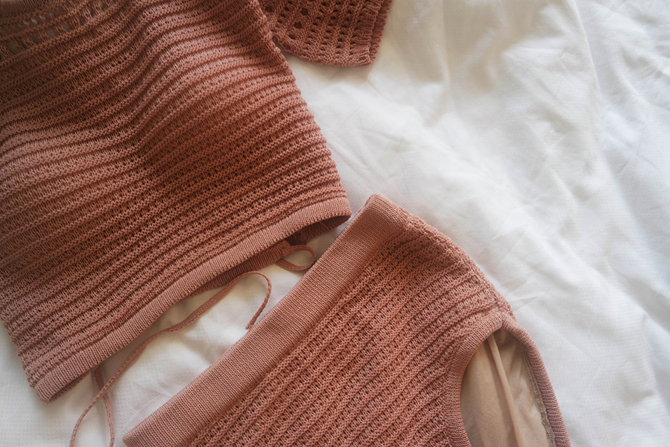 <b><p>innocence reversal Backless Short neat biki</p></b><b><p>清純 反転 バックレス 半袖 ニット ビキニ 3色 マグニフィセント ユニーク カジュアル水着</p></b><br /><br /><p align='center'>