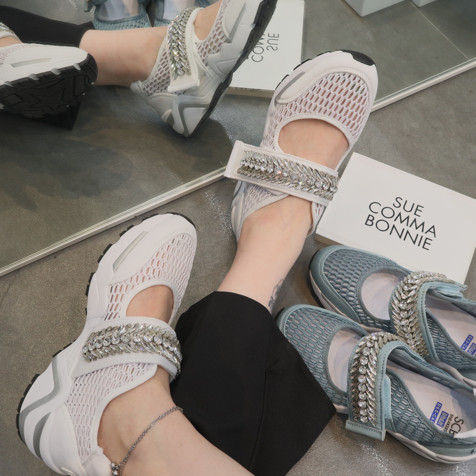 <b><p>Shu Comma Bonnie Mary Jane melody Slip- 5CM</p></b><b><p>シューコンマみる メアリー・ジェーン メロディ スリップオン 5CM ホワイト DG4DX17066</p></b><br /><br /><p align='center'>