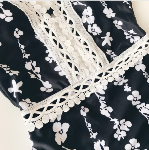 <b><p>simple bac bikini Up to XL ze Big Mono swsuit</p></b><b><p>シンプル ベーシック 基本 ビキニ XLサイズまで ビッグモノ 水着 ラッシュガード</p></b><br /><br /><p align='center'>