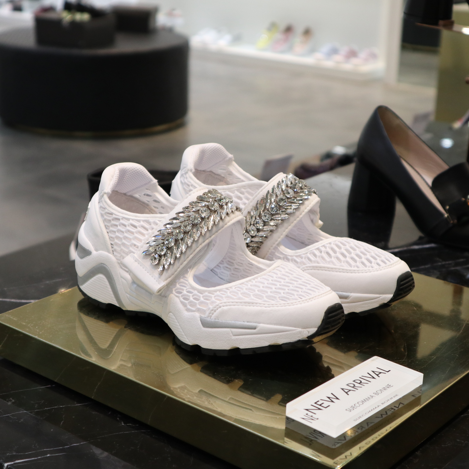 <b><p>Shu Comma Bonnie Mary Jane melody Slip- 5CM</p></b><b><p>シューコンマみる メアリー・ジェーン メロディ スリップオン 5CM ホワイト DG4DX17066</p></b><br /><br /><p align='center'>