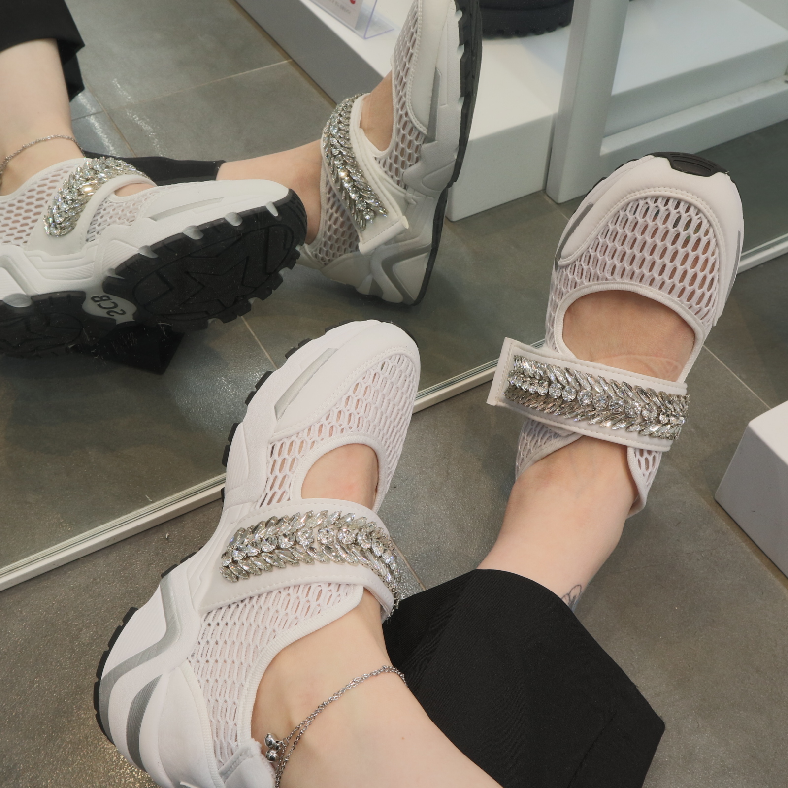 <b><p>Shu Comma Bonnie Mary Jane melody Slip- 5CM</p></b><b><p>シューコンマみる メアリー・ジェーン メロディ スリップオン 5CM ホワイト DG4DX17066</p></b><br /><br /><p align='center'>